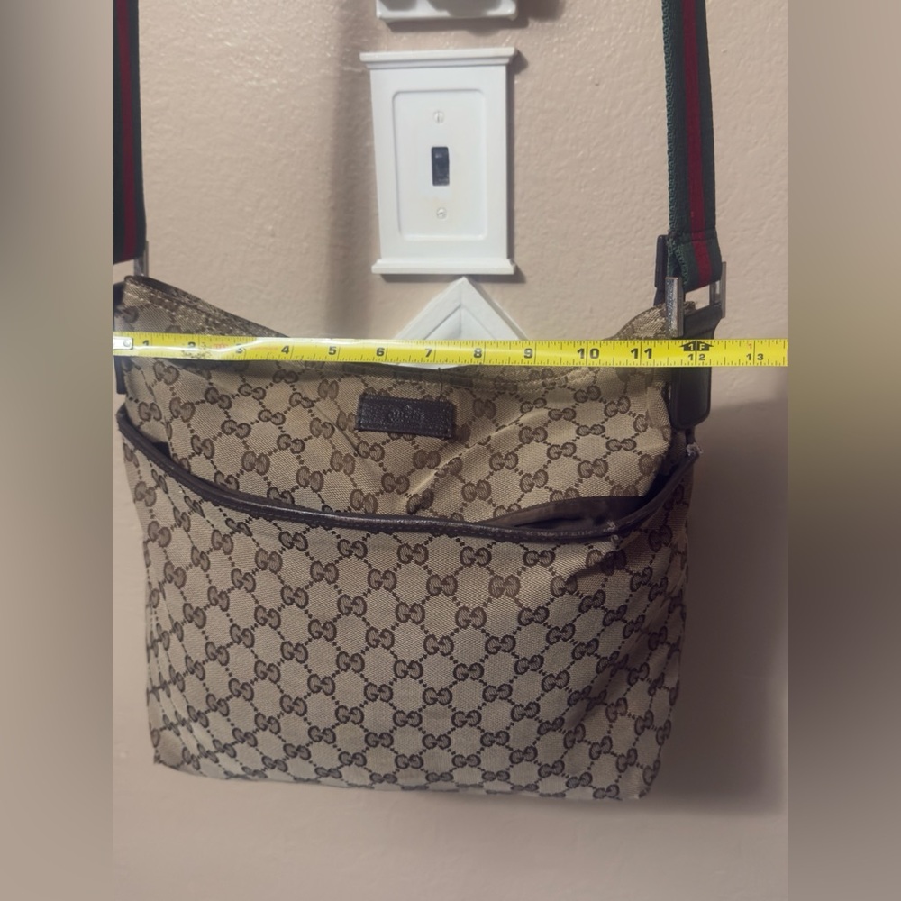 Gucci Tan and Green Messenger Bag with Signature Monogram - Picture 5 of 17